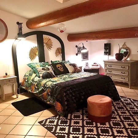 Maison D'Hotes Le Mas De Lila Вер Пон дю Гар Екстериор снимка