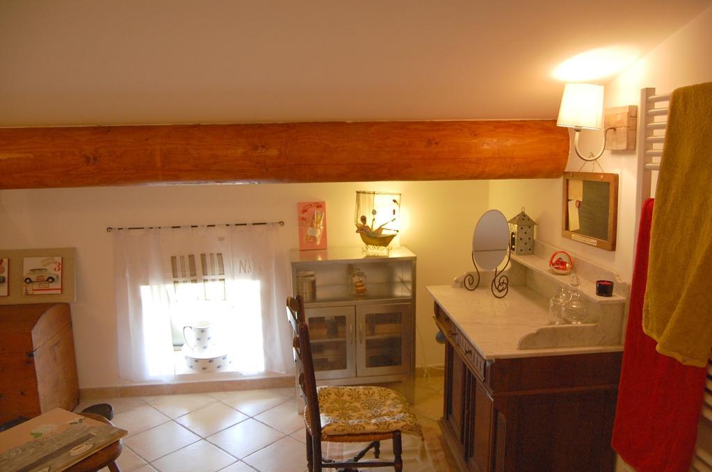Maison D'Hotes Le Mas De Lila Вер Пон дю Гар Стая снимка