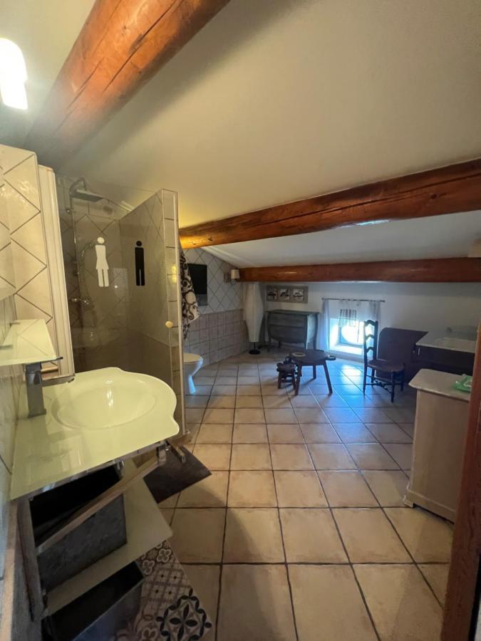 Maison D'Hotes Le Mas De Lila Вер Пон дю Гар Екстериор снимка